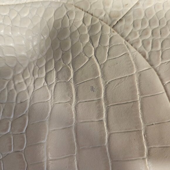 Coach Creme Large Satchel - Picture 6 of 16